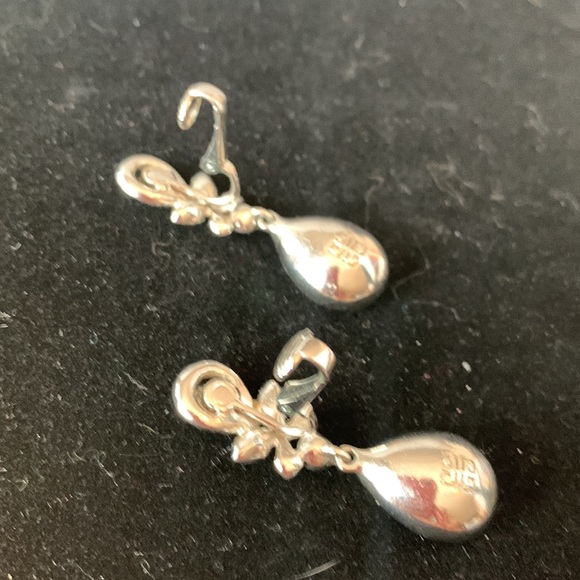 Givenchy Pre-Owned 2000s Crystal-Embellished Dangle Clip-On Earrings - Picture 3 of 6